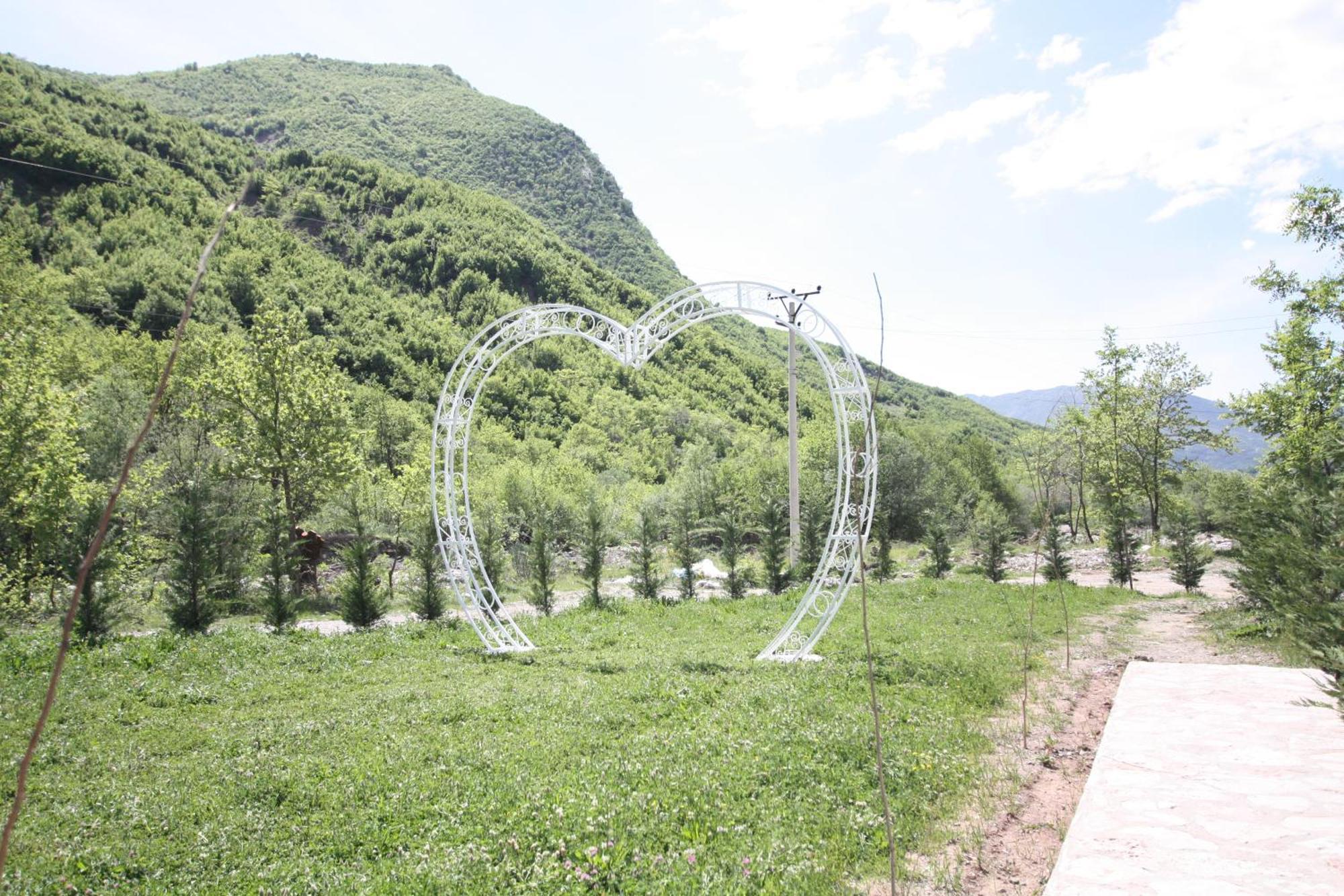 Lugina E Shengjergjit ,Bujtinat Villa Tirana Exteriör bild