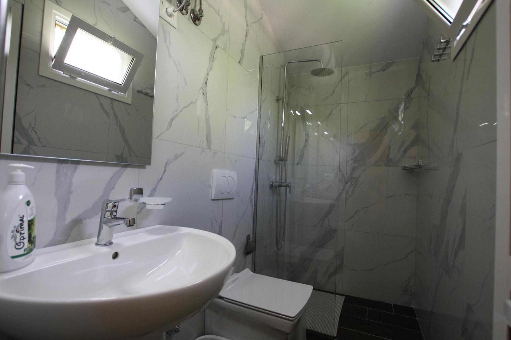 Lugina E Shengjergjit ,Bujtinat Villa Tirana Exteriör bild